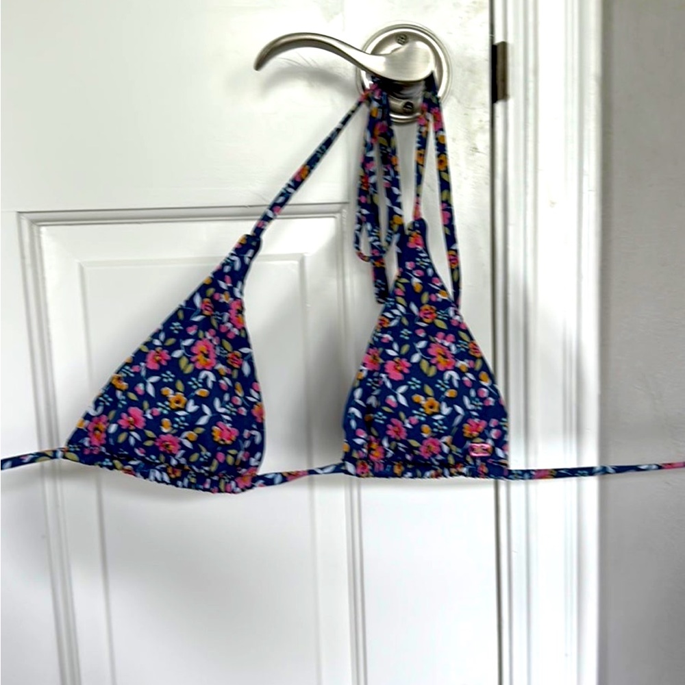 Billabong bikini top. Size small. Perfect condition.